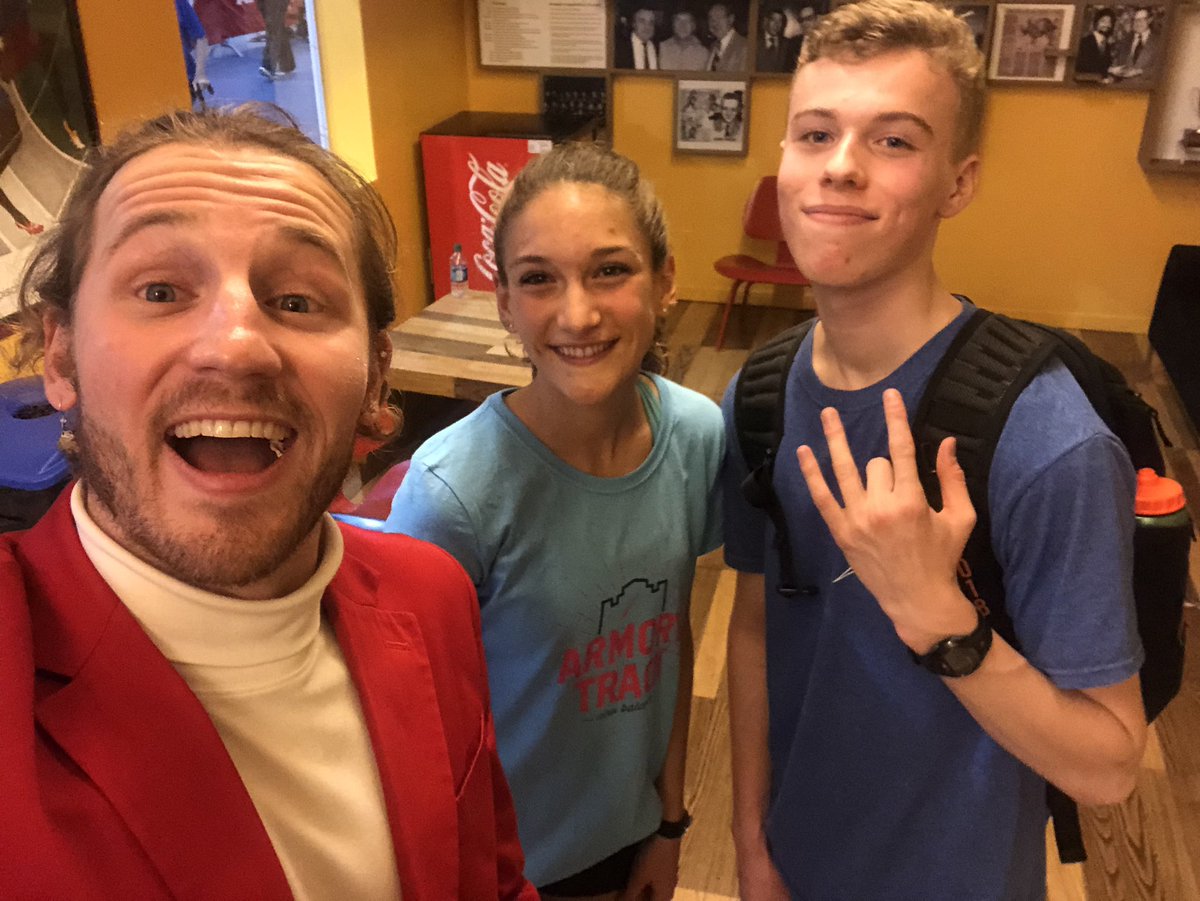 Bilbodatoad's tweet image. First BIG meet of the Indoor Season is in Da Books! ✅🐸 Glad I got to see an old friend and meet some new ones!🐸 #ToadLyfe #TeamGreenwich #YERW #ArmoryToad #PennStateForever