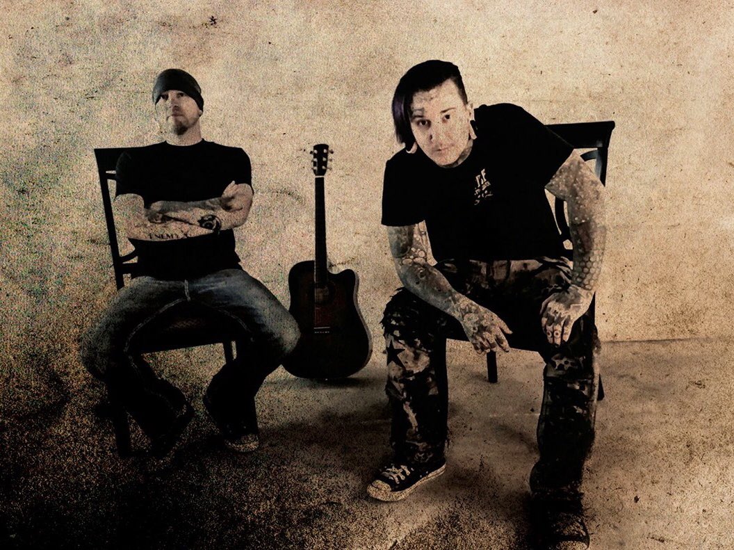 EditorStevo's tweet photo. Basement jam sessions with @ToxCrooks #bluefelix 💜🔥🤘 https://t.co/Ip6ZtwaWMw