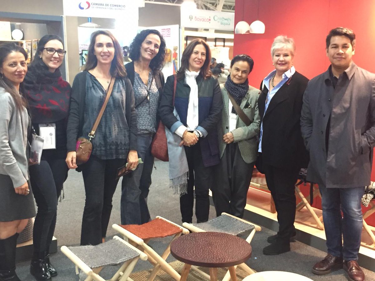 artesaniasdcol's tweet photo. Mónica Lafuente y Helena Valsells, diseñadoras catalanas de #Letspause también recorrieron #Expoartesanías y se encontraron con nuestros #HechosDeCreatividad ¡Vive la feria! Hasta Dic. 18. https://t.co/Z1jXIbl4jc