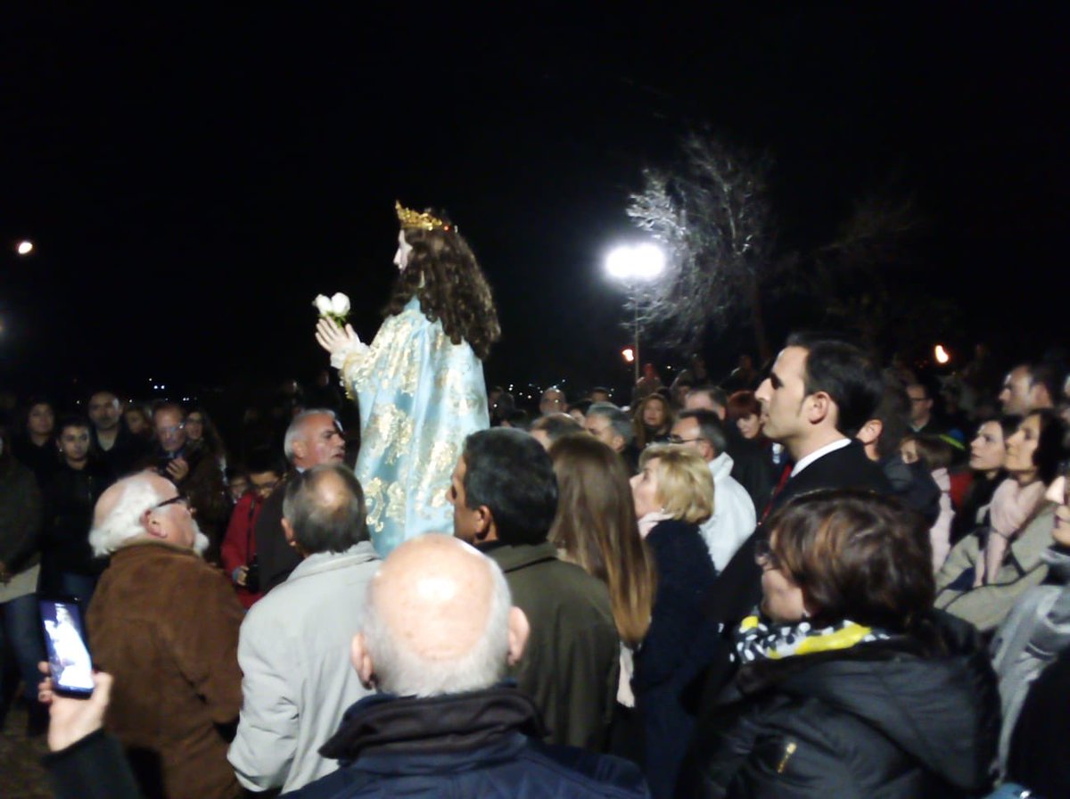 @Valladolid_Gob @navadel_rey Gracias a la Subdelegada del Gobierno por asistir y acompañarnos en la Subida de la #virgen de la Concepción. #virgendelospegotes . Esperamos que se sintiera como en casa. En La foto, junto a nuestro #alcalde @guzgoal 👏🏼👏🏼