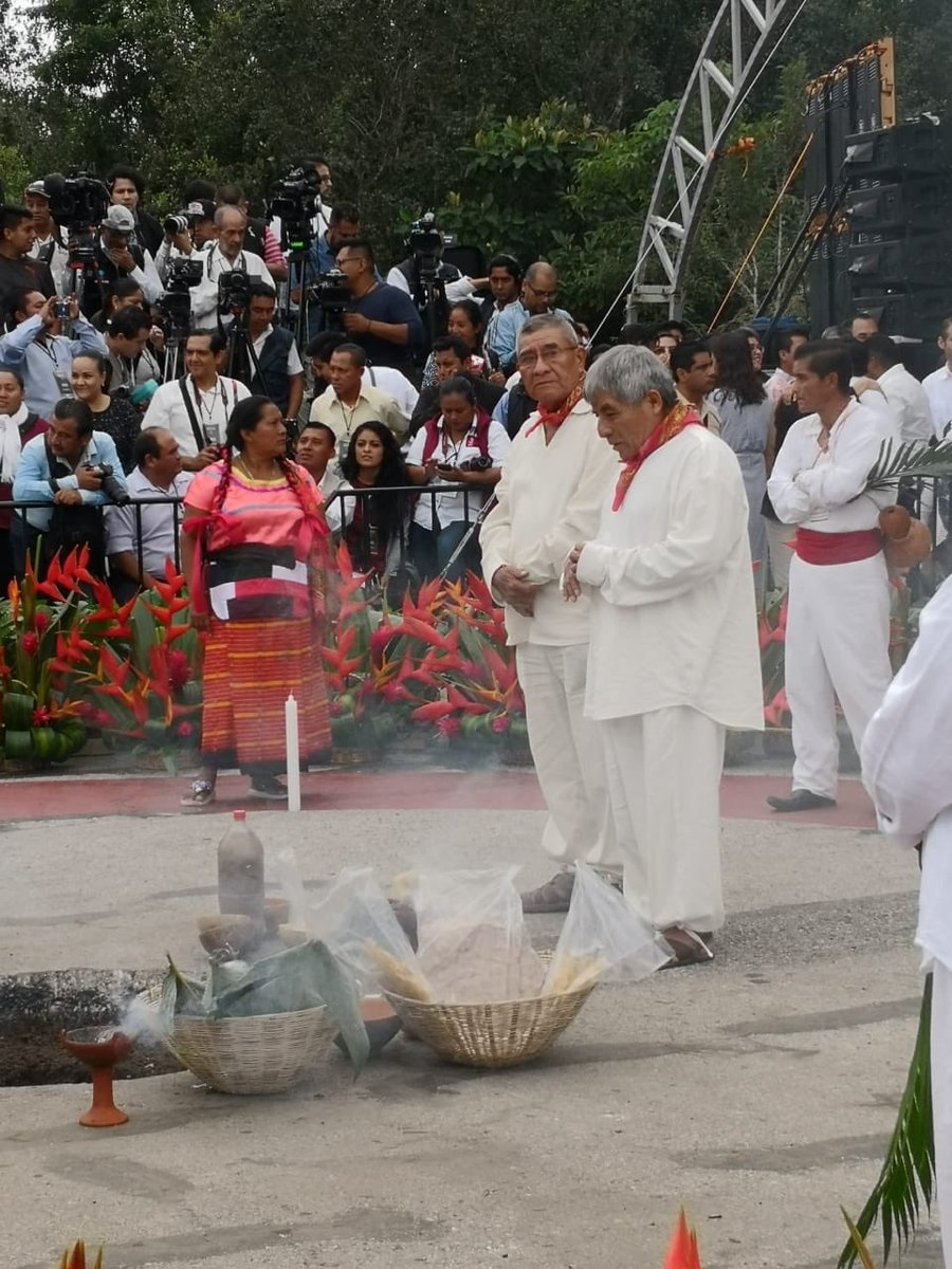 ManuelBartlett's tweet photo. Con el “Ritual de los Pueblos Originarios a la Madre Tierra para Anuencia del Tren Maya”, el Presidente @lopezobrador_ arranca uno de los proyectos más ambiciosos del @GobiernoMX, que impactará de manera positiva los estados de Chiapas, Tabasco, Campeche, Quintana Roo y Yucatán. https://t.co/I5QZPpRE0z