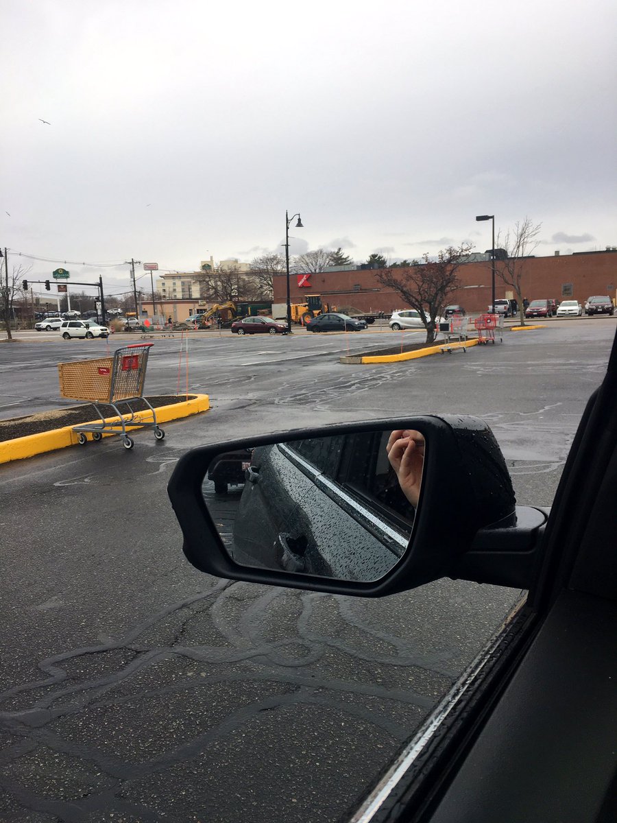 MissDunnELA's tweet photo. THE OWNERS OF THOSE CARTS WILL NOT BE SUCCESSFUL. Do the little things always. #returnyourcarts #sundayrant https://t.co/B06IRWg2AT