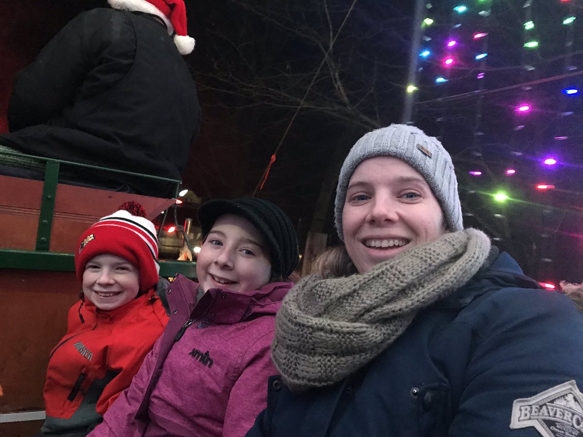 JasonRodman2's tweet photo. #uxlights Great night looking at the lights! https://t.co/xAdOJhPewt