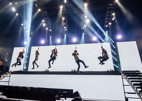 bestcncopic's tweet photo. @CNCOmusic on tour 🎤 ✨ https://t.co/S2OaQ4DWBa