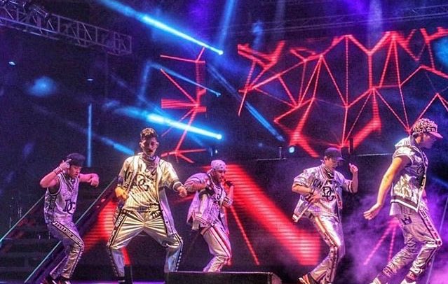 bestcncopic's tweet photo. @CNCOmusic on tour 🎤 ✨ https://t.co/S2OaQ4DWBa