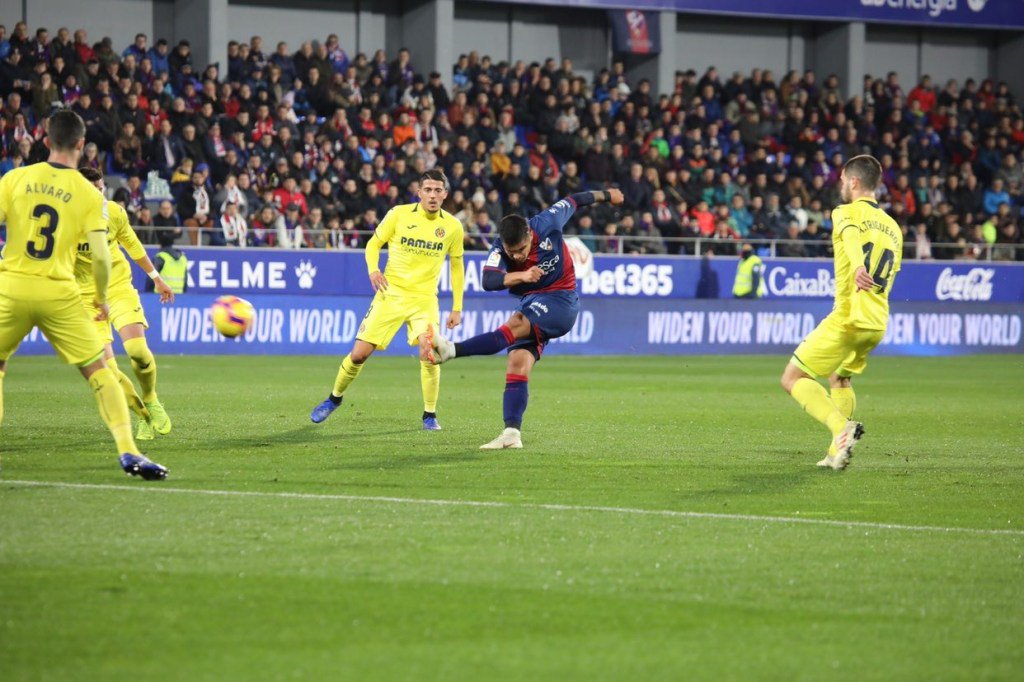 TimeJustNews's tweet photo. #LIGA | SD Huesca 2- 2 Villarreal: Longo rescata un punto en el último momento para momento para la SD Huesca por @_mariacatalann
#HuescaVillarreal https://t.co/tKWypo6Eop https://t.co/H38vCKgvMI