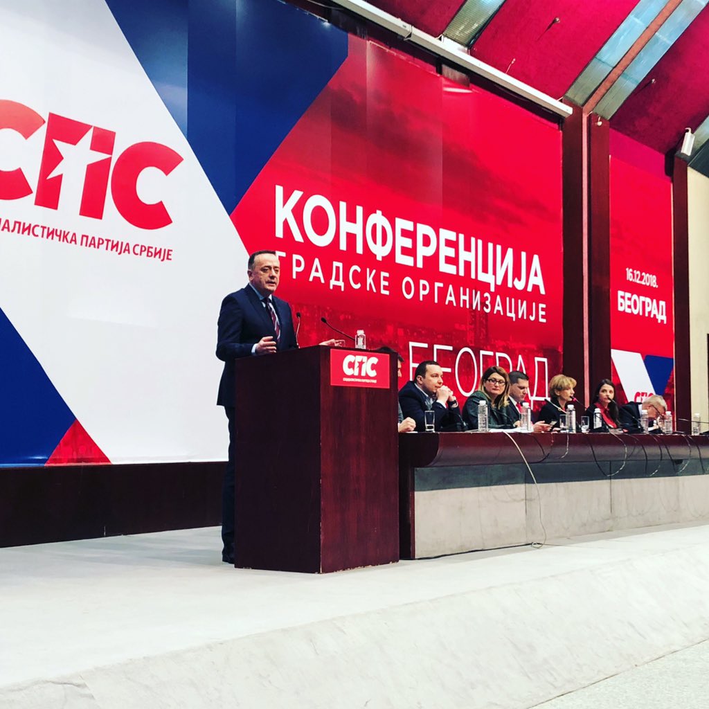 che_vulevic's tweet photo. .@socijalisti su jedina politička stranka koja ima kontinuitet i svojim rezultatima nove šanse za naše politike
#NikolaNikodijević X izborna konferencija SPS BEOGRAD 
 #socijalisti #beograd #savacentar #IvicaDacic u susret #XkongresSPS 
@socijalisti @AAnticBG https://t.co/SJ6LfWZ8d4