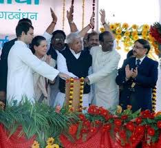 Lalu Prasad Yadav (@laluprasadrjd) on Twitter photo рдЗрд╕ рджреЗрд╢ рдХрд╛ рдкреНрд░рдзрд╛рдирдордВрддреНрд░реА рдЧрд╝рдЬрд╝рдм рд╣реИред рдкреВрд░реНрд╡рд╡рд░реНрддреА рд╕рд░рдХрд╛рд░реЛрдВ рдХреА рд╡рд┐рдХрд╛рд╕ рдкрд░рд┐рдпреЛрдЬрдирд╛рдУрдВ рдХрд╛ рдЙрджреНрдШрд╛рдЯрди рдФрд░ рд▓реЛрдХрд╛рд░реНрдкрдг рдХрд╛ рдХреЛрдИ рдореМрдХрд╝рд╛ рдирд╣реАрдВ рдЫреЛрдбрд╝рддреЗред рд▓реЗрдХрд┐рди рдЖрдЬ рддреЛ рд╕рд╛рд░реА рд╕реАрдорд╛ рддреЛрдбрд╝рддреЗ рд╣реБрдП рд░реЗрд▓ рдХреЛрдЪ рдлреИрдХреНрдЯреНрд░реА рд░рд╛рдпрдмрд░реЗрд▓реА рдХреЗ 900рд╡реЗрдВ рдбрд┐рдмреНрдмреЗрдВ рдХреЛ рд╣реА рд╣рд░реАрдЭрдВрдбреА рджрд┐рдЦрд╛ рджреАред рдмрд╛рдХрд╝реА рдкрд╣рд▓реЗ рдХреЗ 899 рдХрд┐рд╕рдиреЗ рдмрдирд╛рдП рдереЗ рд╕рд╛рд╣рдм? рдЙрдирдХрд╛ рднреА рдХрд░ рджреЗрддреЗ? рдЗрд╕ рджреЗрд╢ рдХрд╛ рдкреНрд░рдзрд╛рдирдордВрддреНрд░реА рдЧрд╝рдЬрд╝рдм рд╣реИред рдкреВрд░реНрд╡рд╡рд░реНрддреА рд╕рд░рдХрд╛рд░реЛрдВ рдХреА рд╡рд┐рдХрд╛рд╕ рдкрд░рд┐рдпреЛрдЬрдирд╛рдУрдВ рдХрд╛ рдЙрджреНрдШрд╛рдЯрди рдФрд░ рд▓реЛрдХрд╛рд░реНрдкрдг рдХрд╛ рдХреЛрдИ рдореМрдХрд╝рд╛ рдирд╣реАрдВ рдЫреЛрдбрд╝рддреЗред рд▓реЗрдХрд┐рди рдЖрдЬ рддреЛ рд╕рд╛рд░реА рд╕реАрдорд╛ рддреЛрдбрд╝рддреЗ рд╣реБрдП рд░реЗрд▓ рдХреЛрдЪ рдлреИрдХреНрдЯреНрд░реА рд░рд╛рдпрдмрд░реЗрд▓реА рдХреЗ 900рд╡реЗрдВ рдбрд┐рдмреНрдмреЗрдВ рдХреЛ рд╣реА рд╣рд░реАрдЭрдВрдбреА рджрд┐рдЦрд╛ рджреАред рдмрд╛рдХрд╝реА рдкрд╣рд▓реЗ рдХреЗ 899 рдХрд┐рд╕рдиреЗ рдмрдирд╛рдП рдереЗ рд╕рд╛рд╣рдм? рдЙрдирдХрд╛ рднреА рдХрд░ рджреЗрддреЗ?