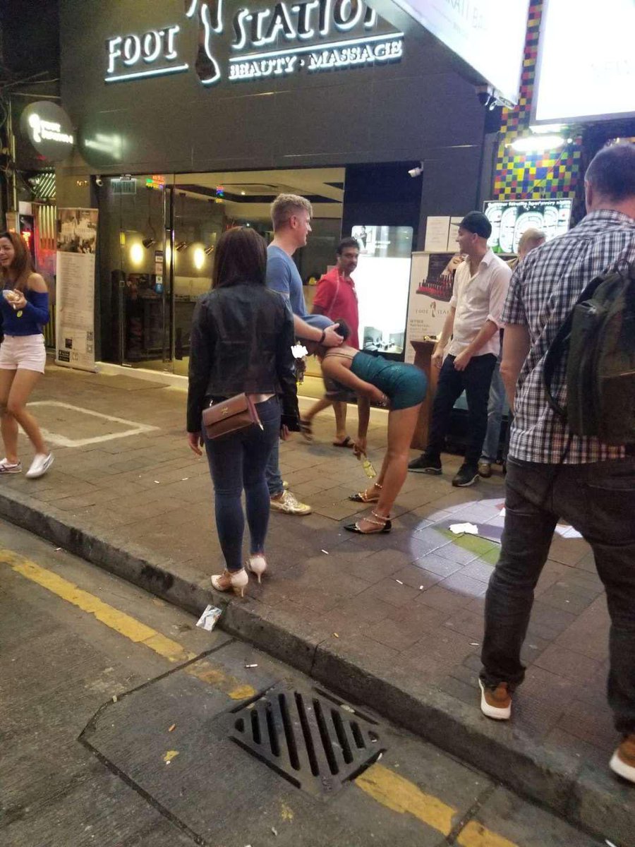 When mainlanders fucking on Fat Kwong St got arrested on spot and sentenced to 60 hours of community service, white dudes who got their dicks sucked on Lockhart Street simply walked away from this and went viral ​​#asiasworldcity
