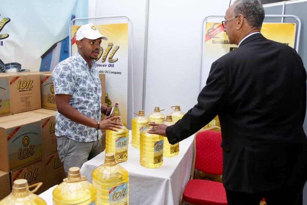 IdressFuaadi's tweet photo. Somaliland Vegetable Oil Co. (SOVOLCO) was established to be the first and only manufacturer of high quality Sunflower Oil in Somaliland. We provide a Sunflower Oil entirely harvested by Somaliland farmers.
#SOVOLCO
@ChamberOfComme7
#SIFT2018
#Somaliland https://t.co/h1n8cfwrkI