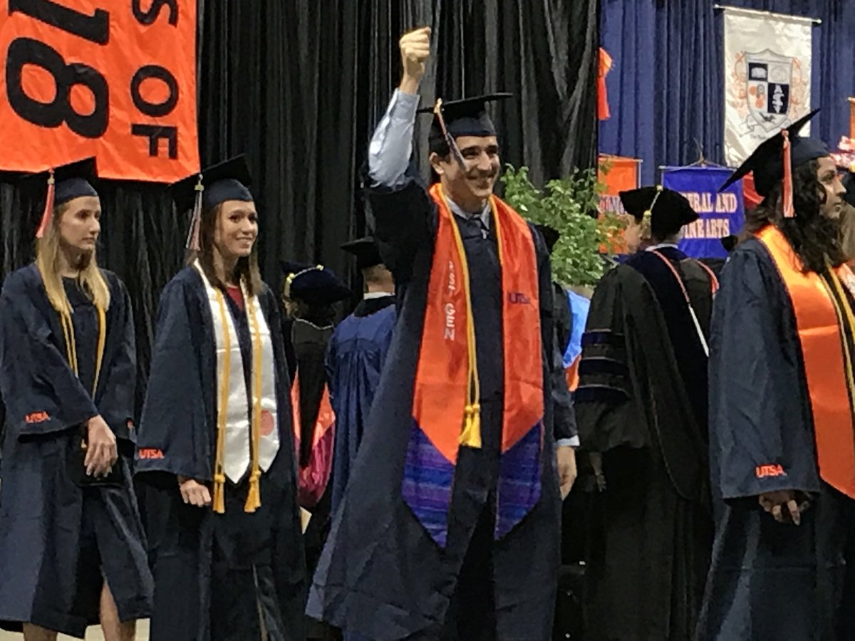 UTSAGetInvolved's tweet image. Congrats graduates! #utsagrad18 #utsa #birdsup