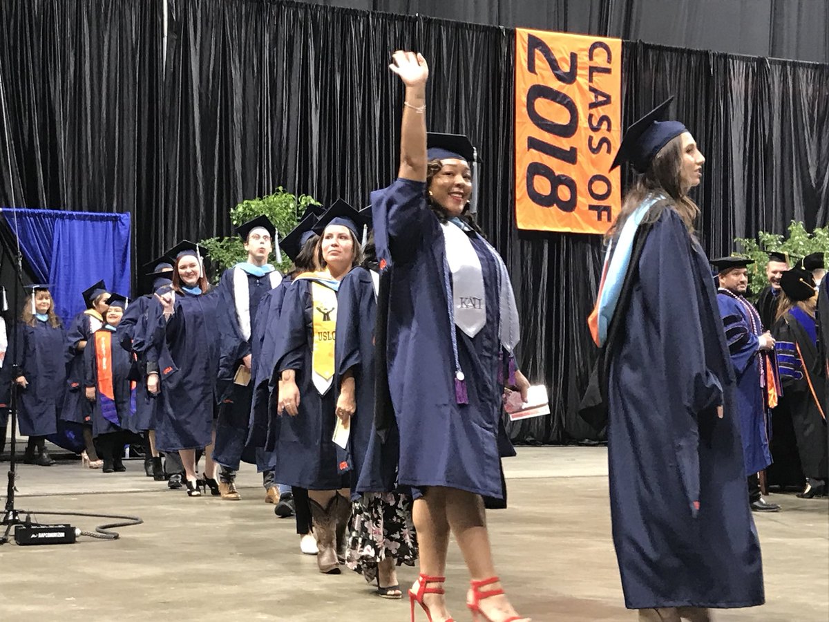 UTSAGetInvolved's tweet image. Congrats graduates! #utsagrad18 #utsa #birdsup