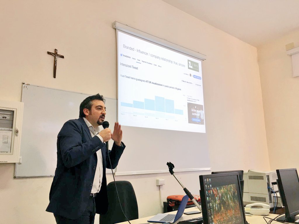 lucarallo's tweet photo. Il mio seminario di sabato alla @UniLUMSA è stata davvero una bellissima esperienza,o testimoniano le decine di domande! Insegnare in Inglese è molto stimolante! Assolutamente da ripetere! Grazie per l'invito @Fulvio68! 

#15dicembre #InfluencerMetrics #QuickSearch #Talkwalker https://t.co/eYnjDXog8C