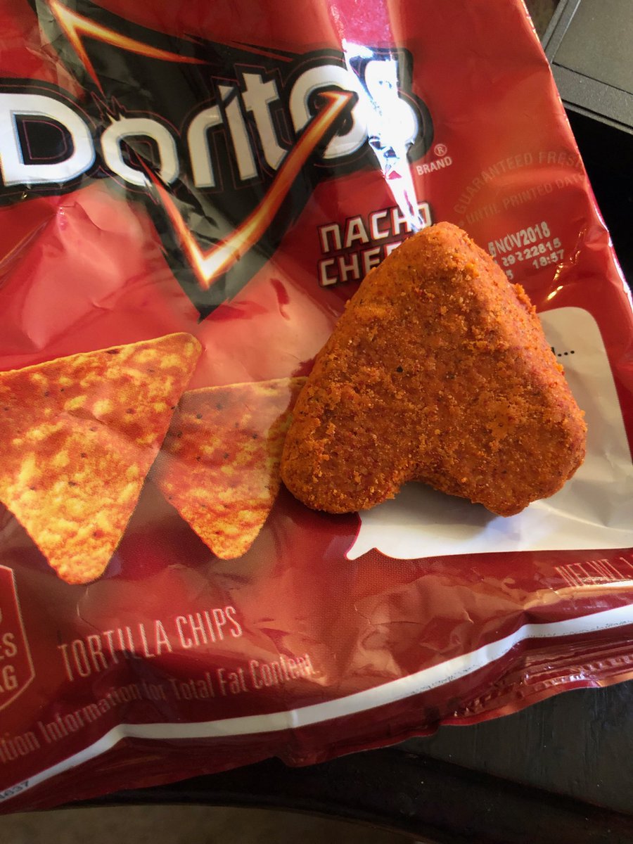 ThomasTardis's tweet image. What I got in my Doritos and one chip ⁦@Doritos⁩ @doritos #fixit #fixfast #help #what #doritos I’m still hungry I can’t eat this.