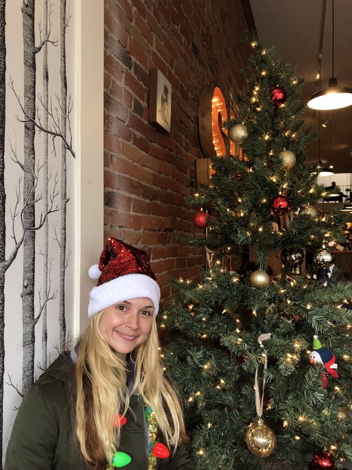 Feeling the spirit of Christmas!!! 🎄❤️ https://t.co/jGB7Tfjtr7<a href="/tag/redcarpet"class="tags"><span>#redcarpet</span></a>