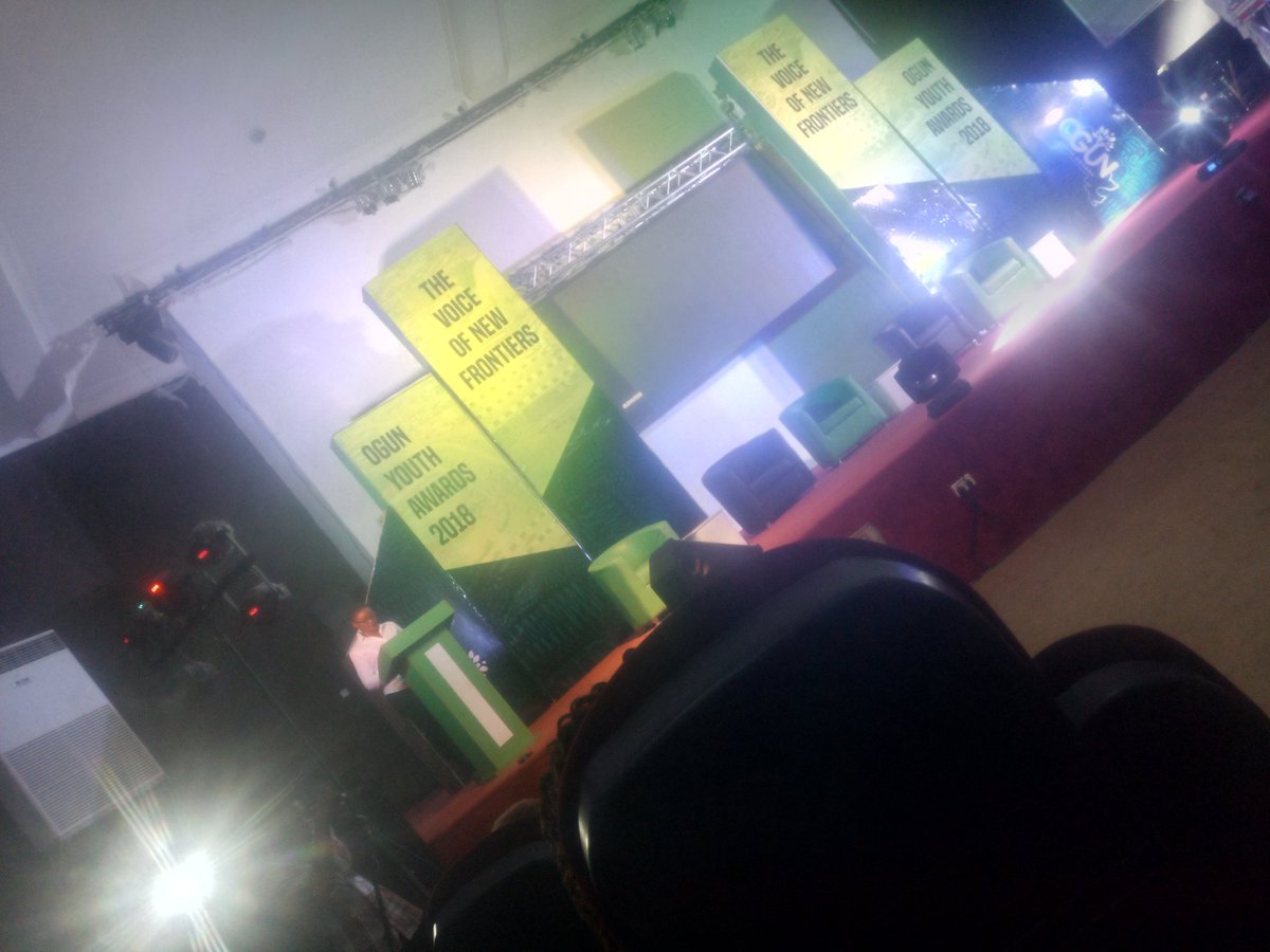 hayoolla's tweet photo. Live! @ifyonyegbule
#OYA2018
#VoiceOfNewFrontiers https://t.co/3PtyJOpYpF