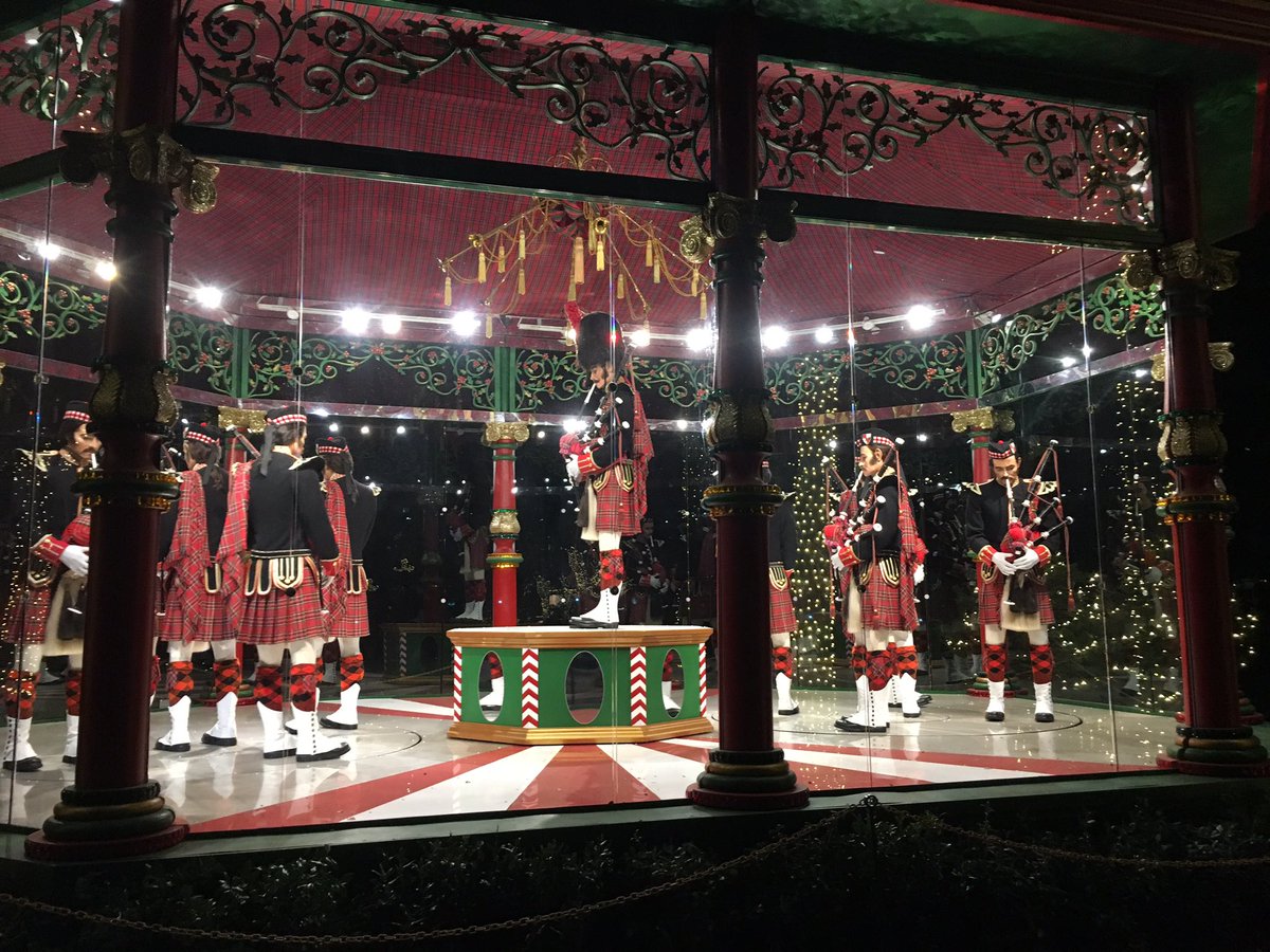DFDestinations's tweet photo. Beautiful night last night at @dallasarboretum . Love this Christmas tradition! #dallaschristmas #holidays #dfwfun https://t.co/LbxZEM5I1x