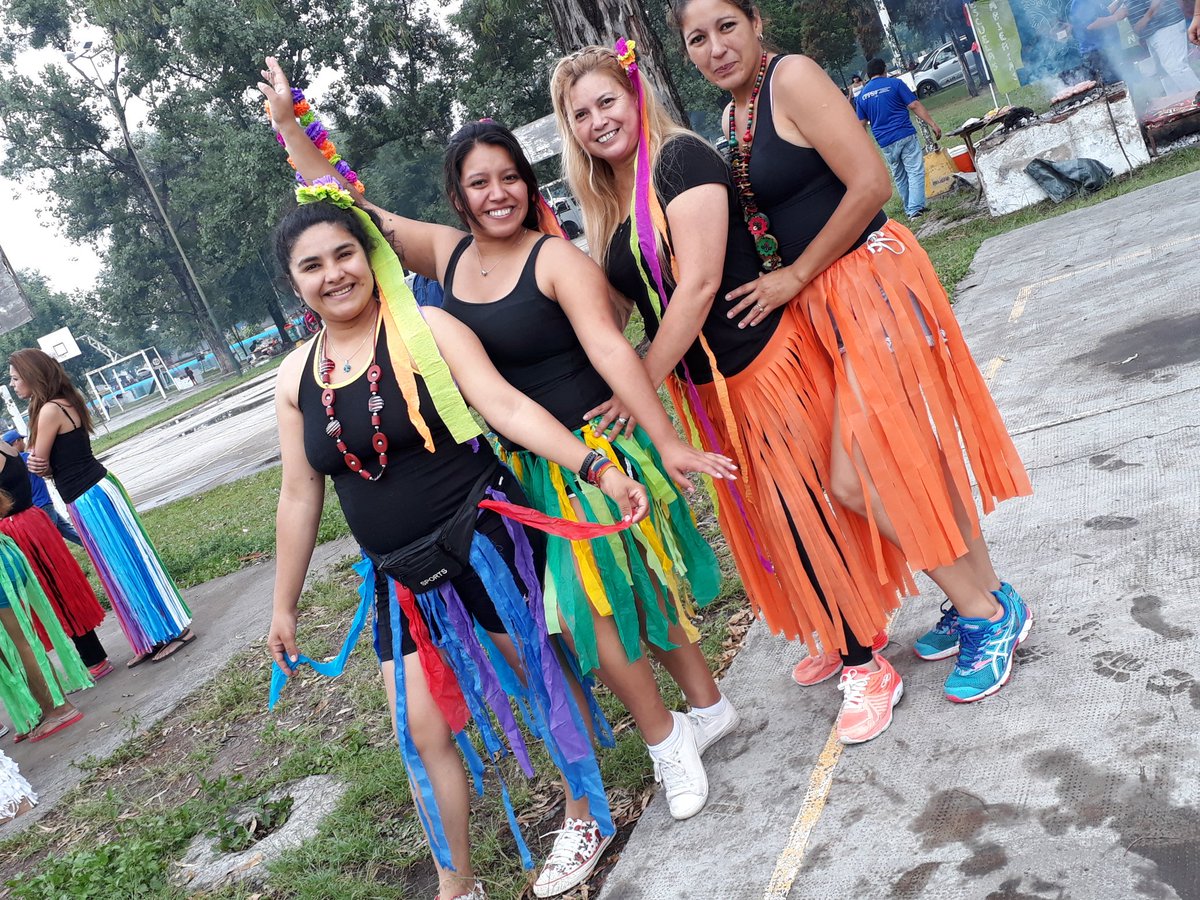 RoaParedesNidi1's tweet photo. #ActividadesCPPS2018 gracias equipos ♡ #CAI7 Delfin Leguizamon y #ESALASPALMAS https://t.co/5GLAIqD3zZ