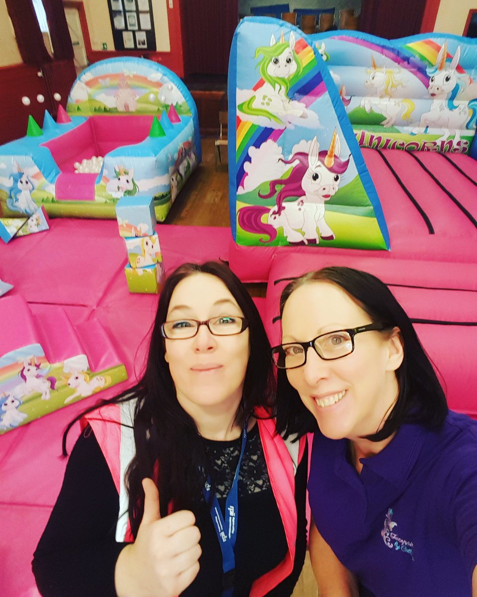 CatLawrence1's tweet photo. Two parties alongside @Twizz_Kidz this weekend! Love the unicorn set ♥️
#facepaint #kidsentertainers #mynyddisa #localmums #mumsinbusiness #flintshire #northwalestweets #bouncycastle https://t.co/XpbjufNbW6