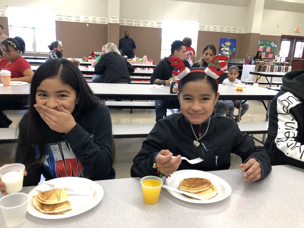 themescounselor's tweet photo. Thank you everyone for coming out yesterday to have pancakes with parents, vendors, and SANTA! @MESparentliaiso @ManorElementary #ibme #coltsinquire #coltfamily https://t.co/krzwdcSfrB