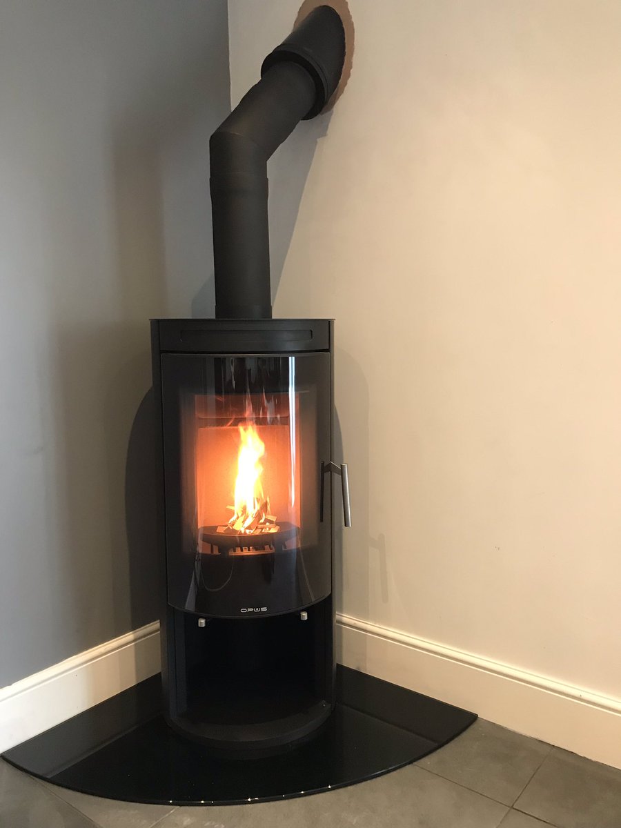 stovemedicltd's tweet photo. Another great install. Thanks to @USplashbac for the glass hearth. A perfect compliment to the stove https://t.co/WkA10fwtK9