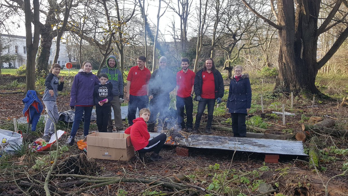 Final Urban Rangers session of a successful year <a href="/MordenHallPkNT/">Morden Hall Park NT</a> today, with a great fire and food. Some top birds about too, inc. 6(!) Snipe, c.30 Siskin, Kingfisher, 2 Grey Wagtail, L Egret. Also a very late Blackbird brood - unbelievable! Poor light though... #londonbirds