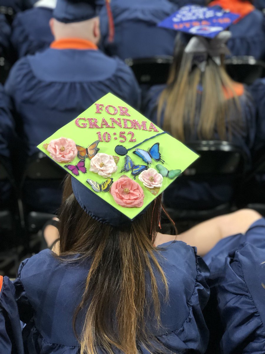UTSAGetInvolved's tweet image. Caps are so beautiful this time of year! #UTSA #UTSAGRAD18