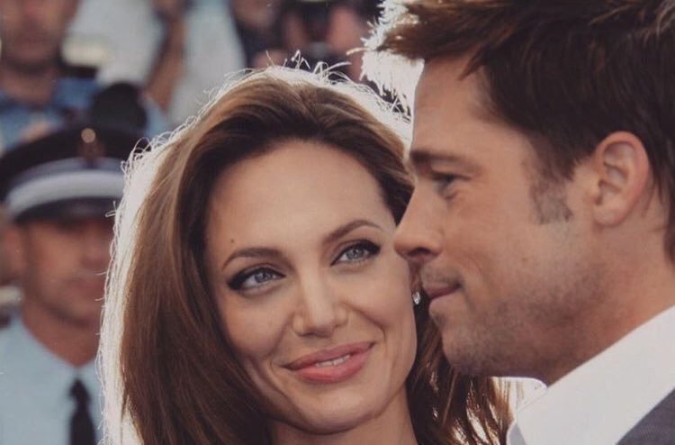 GossipRoomOff's tweet photo. Si elle te regarde comme ça t’as tout gagné : https://t.co/EFWMFNns8S