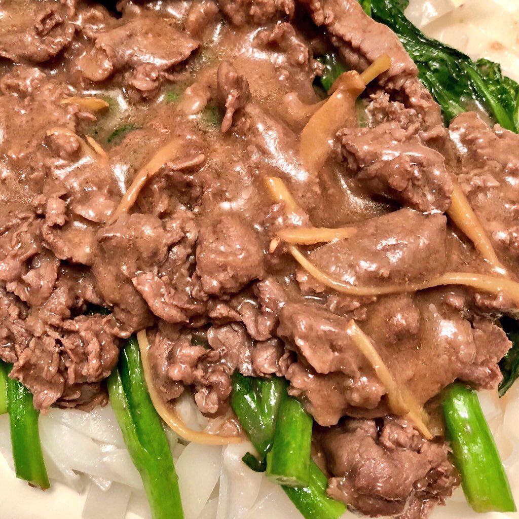 VietKieuSauce's tweet photo. Delicious beef and Yu Choy in shrimp paste sauce and spicy ginger sauce with ho fun by @chynableu Always serving up the best! https://t.co/JMUdoa7f4Z
#vietkieusauce #lovefishsauce #lifetastesbetterwithfishsauce #shrimppaste #beef #ginger #hofun #delicious #tasty #nomnomnom https://t.co/dB54Ncddze