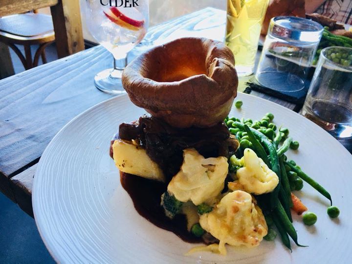 elpescador_swan's tweet photo. Another successful Sunday at Quay 3, divine food and delicious drinks π
Donβt forget to send us your snaps π· tag @quaythree #quaythree and your pictures might feature on our feed! #sundaylunch #sunday #swansea https://t.co/eLjk1D2AmZ