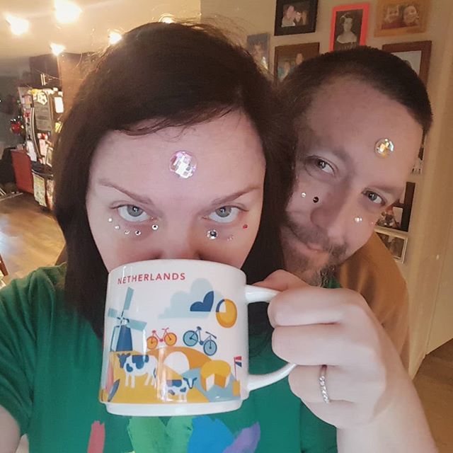 thatmoxiegirl's tweet photo. If you have bags under your eyes, let the sleepover girls decorate your face in the morning. 
#skeepover #whatwerewethinking #napsforeveryone #stickerface https://t.co/Zp5fKe06AZ