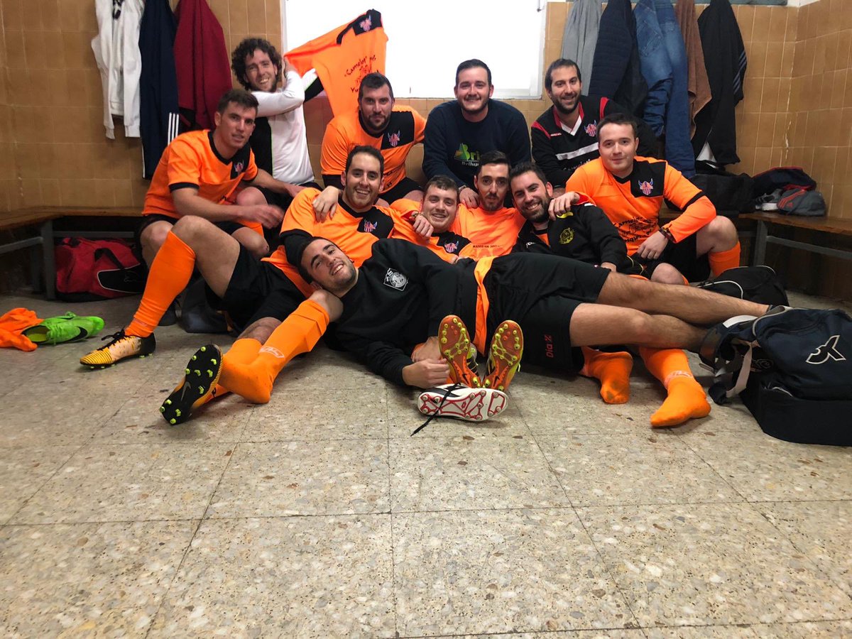 ostrochulos's tweet photo. Gran partido de los nuestros tras el parón, victoria clara por 2-5.
Goles de @Cesitar66 @dieguitofront @JM7Official @mariofg10 y Alex https://t.co/huwOw5Dr0m