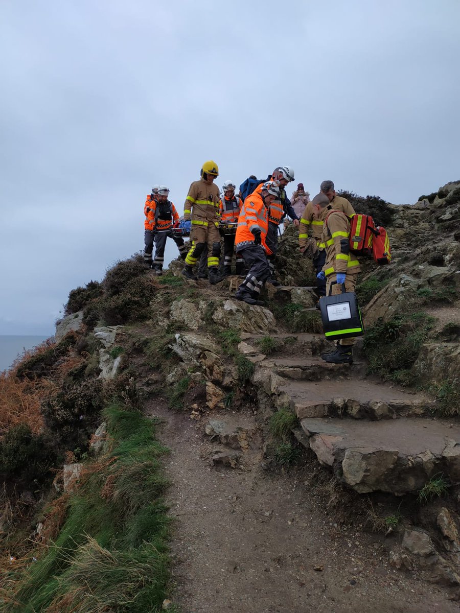 DubFireBrigade's tweet photo. Kilbarrack's D Watch were involved in a multi-agency rescue this afternoon with @howthcoastguard. A walker had fallen on the #Howth cliff walks and suffered a fractured ankle. Pain relief given on scene before transport to our awaiting ambulance. Well done all involved. https://t.co/mobssILZwp