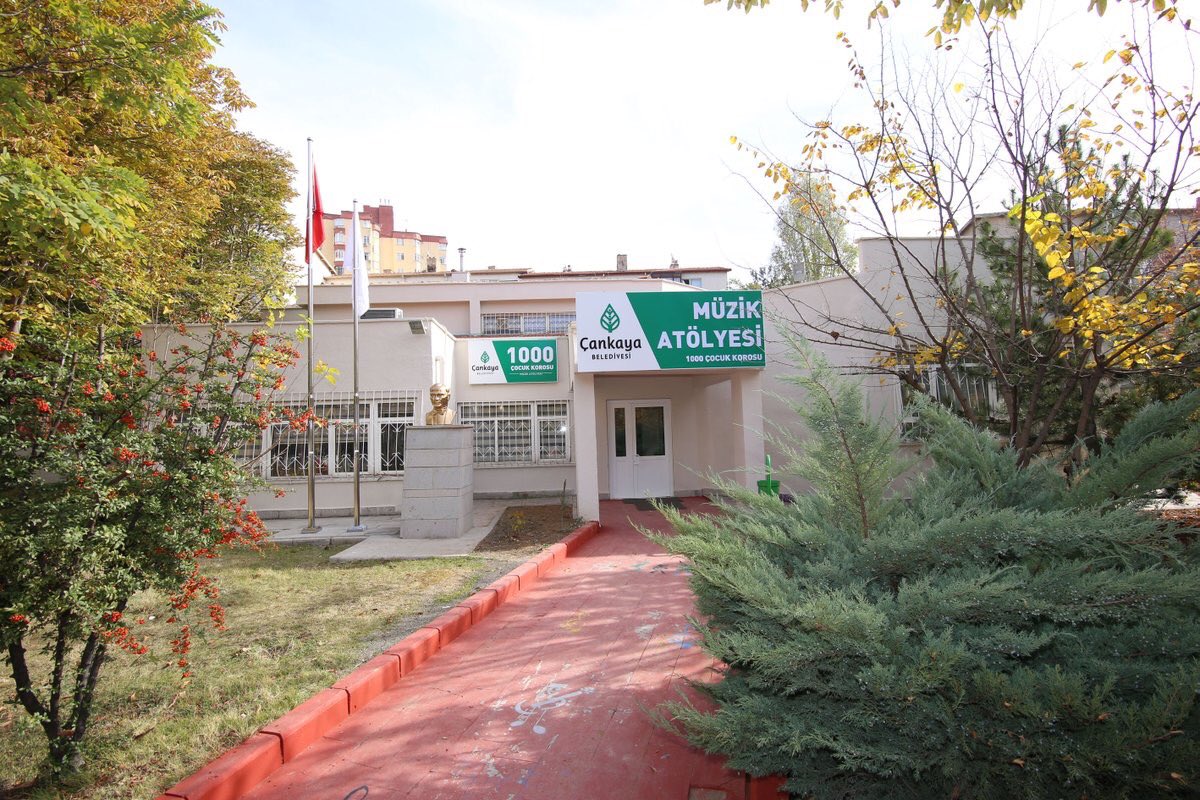 Ülkemizin en büyük korosu olan 1000 Çocuk Koromuz için kayıtlar başladı. 
Koromuzun çalışmaları, Ekim ayında hizmete açtığımız Yıldız’da bulunan Müzik Atölyemizde gerçekleşecek.