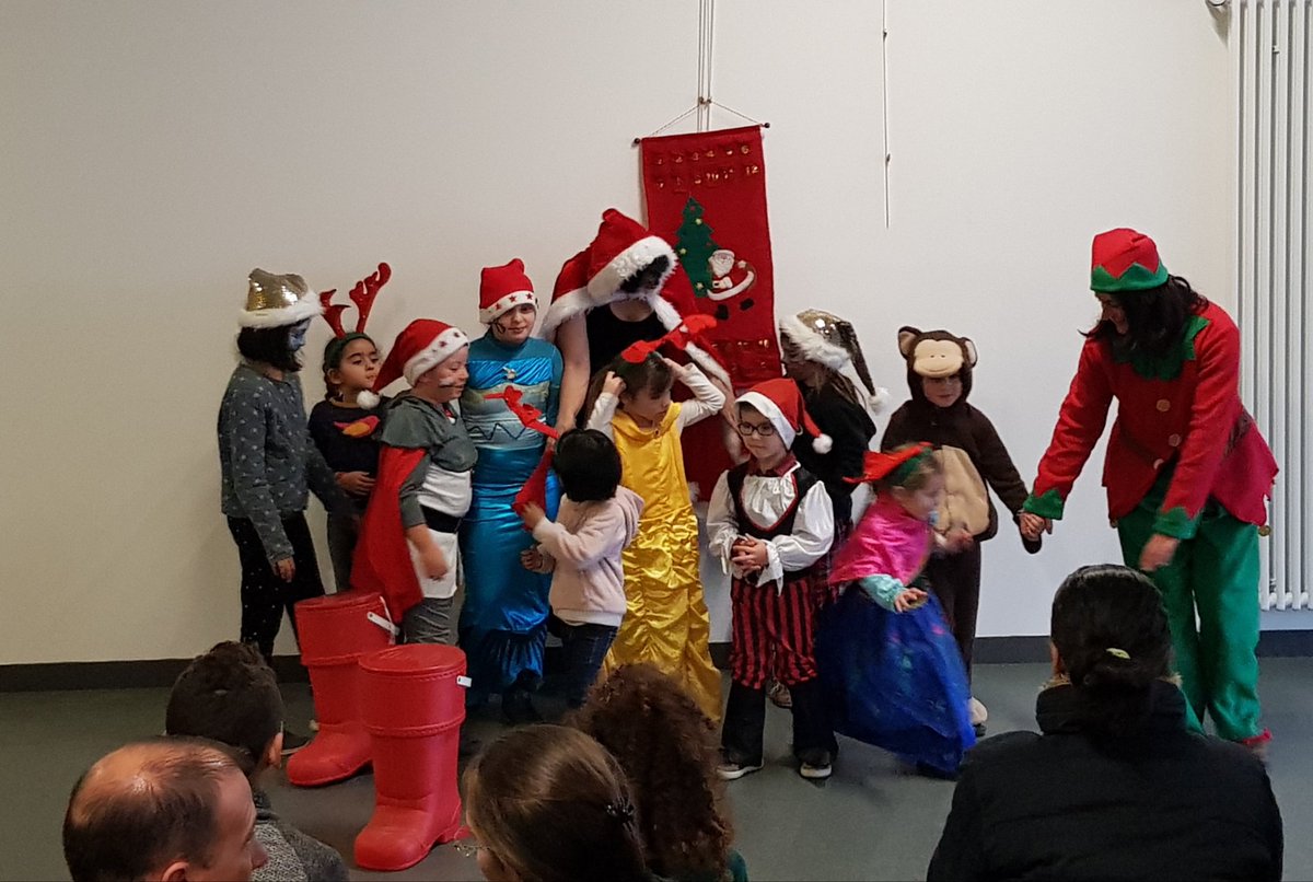MeletFlo's tweet photo. Spectacle improvisé @MeletFlo et les enfants du #GoûterDeNoël #SCALA #Nemours https://t.co/FrzUDH5VX0
