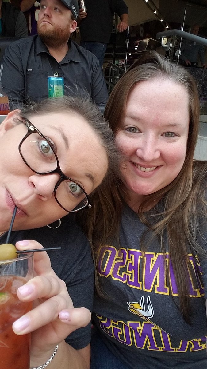 JenJen554V's tweet photo. Vikings Game!! #Andersen #Andersenwindowsanddoors #Skol #WindowRama #Football #Minnesota https://t.co/SAiBMWpS9w