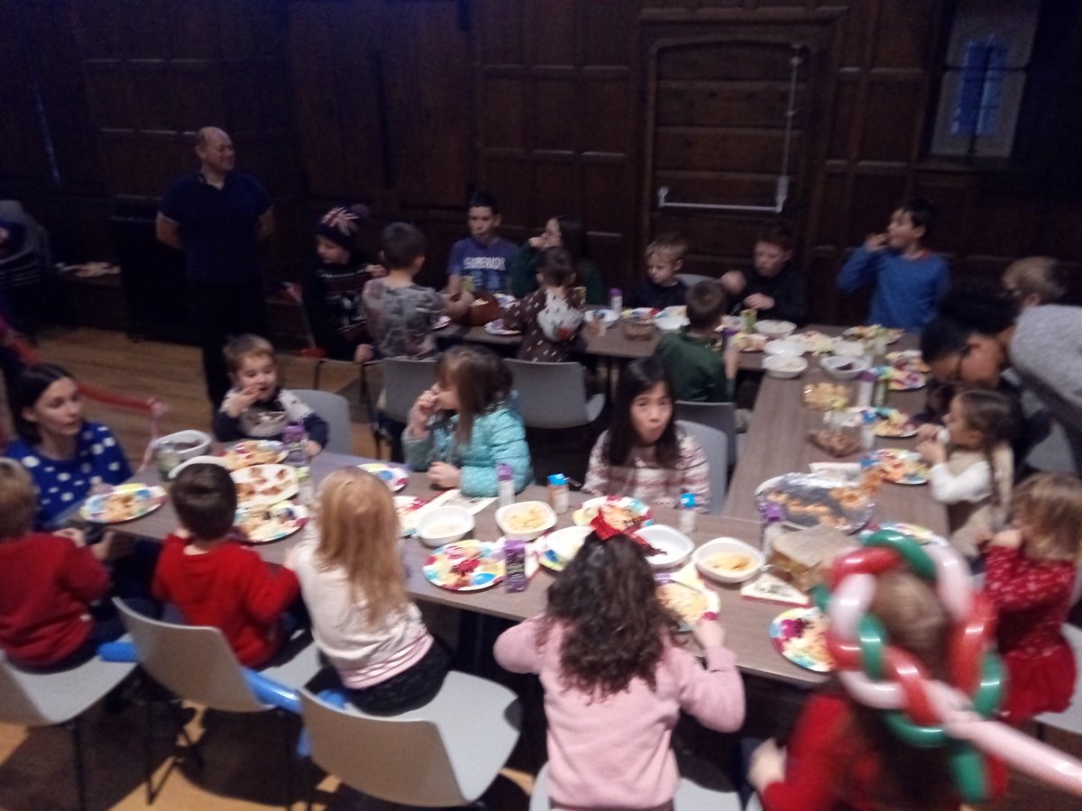 ShiplakeWelfare's tweet photo. #3GoodThings
1. Children's Christmas Carols and party @ShiplakeCollege .#thanksrev
2. Christmas tree up.
3. Carols at the pub later
#Christmas #Carols #FeelingFestive https://t.co/OYssUmH3Tg