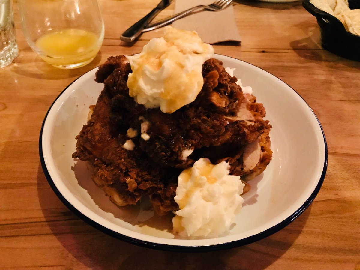 _JosephSilva's tweet photo. With friends. Sunday decadence. #LoveTO #unionchicken https://t.co/NLCDoqUOLo