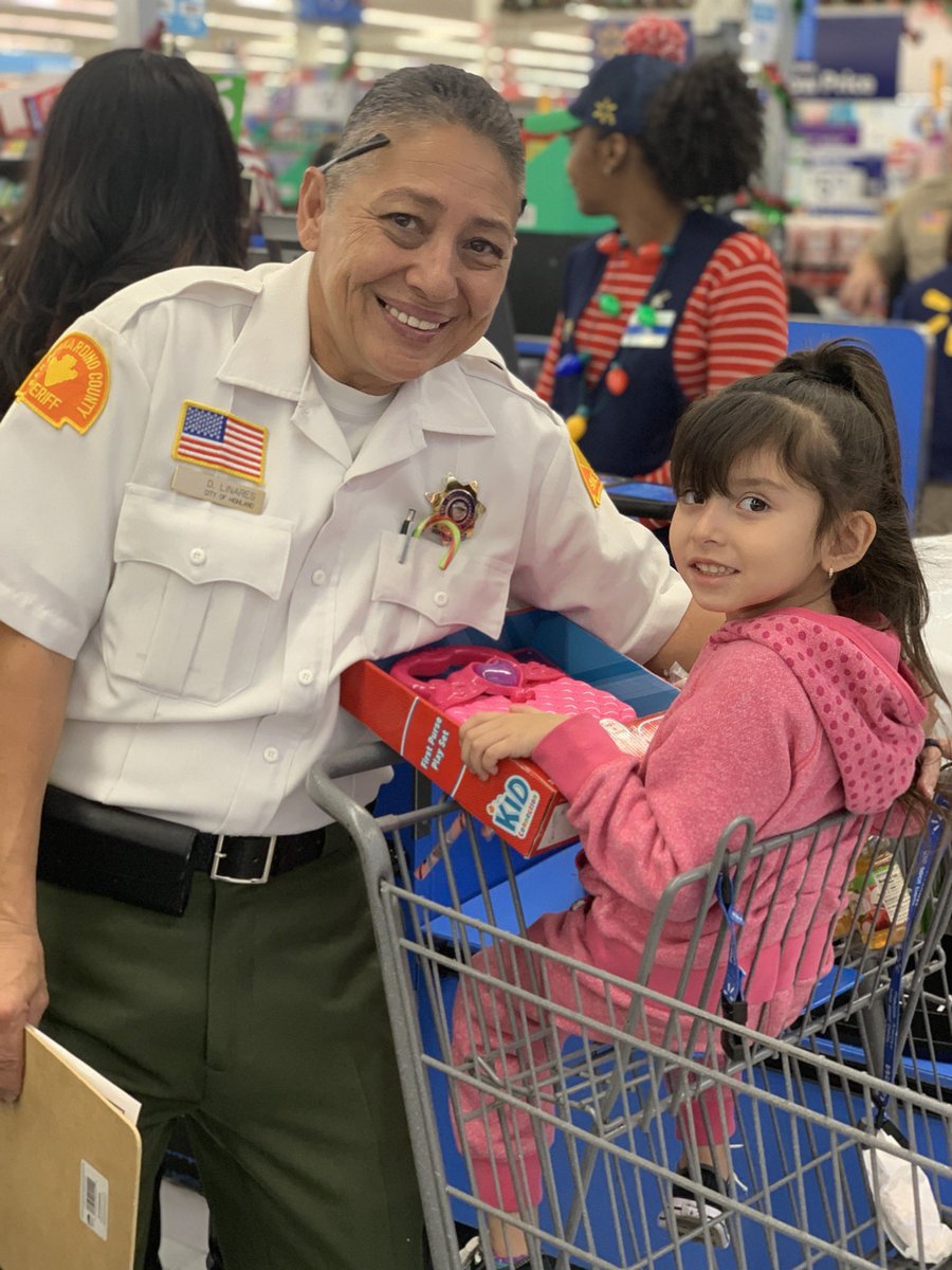 sebasbcounty's tweet photo. And that’s a wrap for our 15 Holiday #ShopWithACop events—what an amazing last two weeks! Thank you to all our members and everybody who donated or volunteered their time to spread a little holiday joy this year #SEBAStrong https://t.co/oYbuOPHrIR