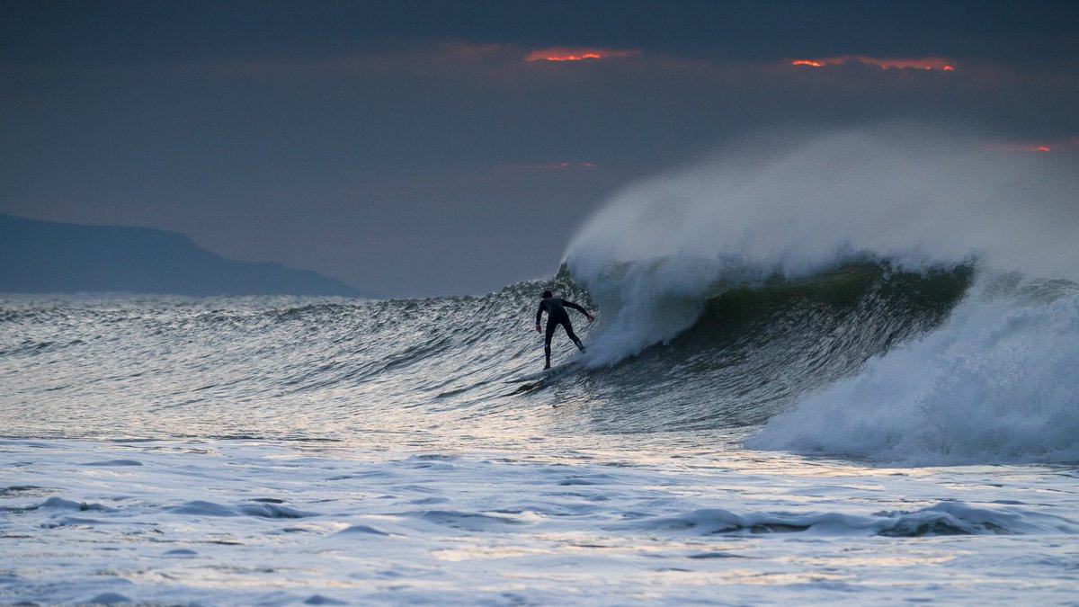 s0ulsurfing's tweet photo. Dawn Patrol at Freshwater Bay #surfing on the #isleofwight #surf #photography https://t.co/x3It2eoJ6c