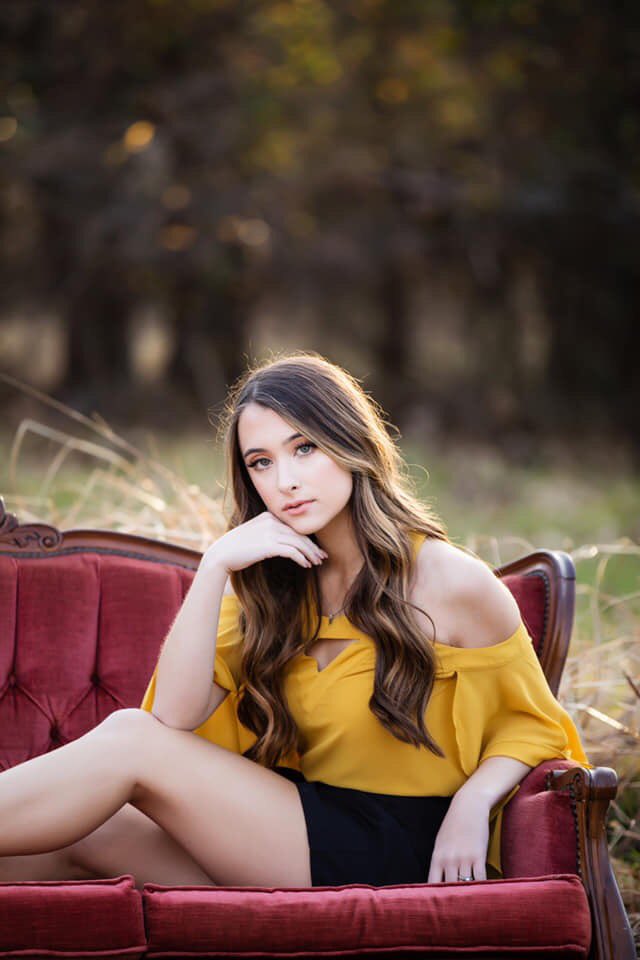 emb613's tweet photo. Almost half way!🎓💜 #SeniorSunday  @alycia__savage https://t.co/kkWrpSVOQ3