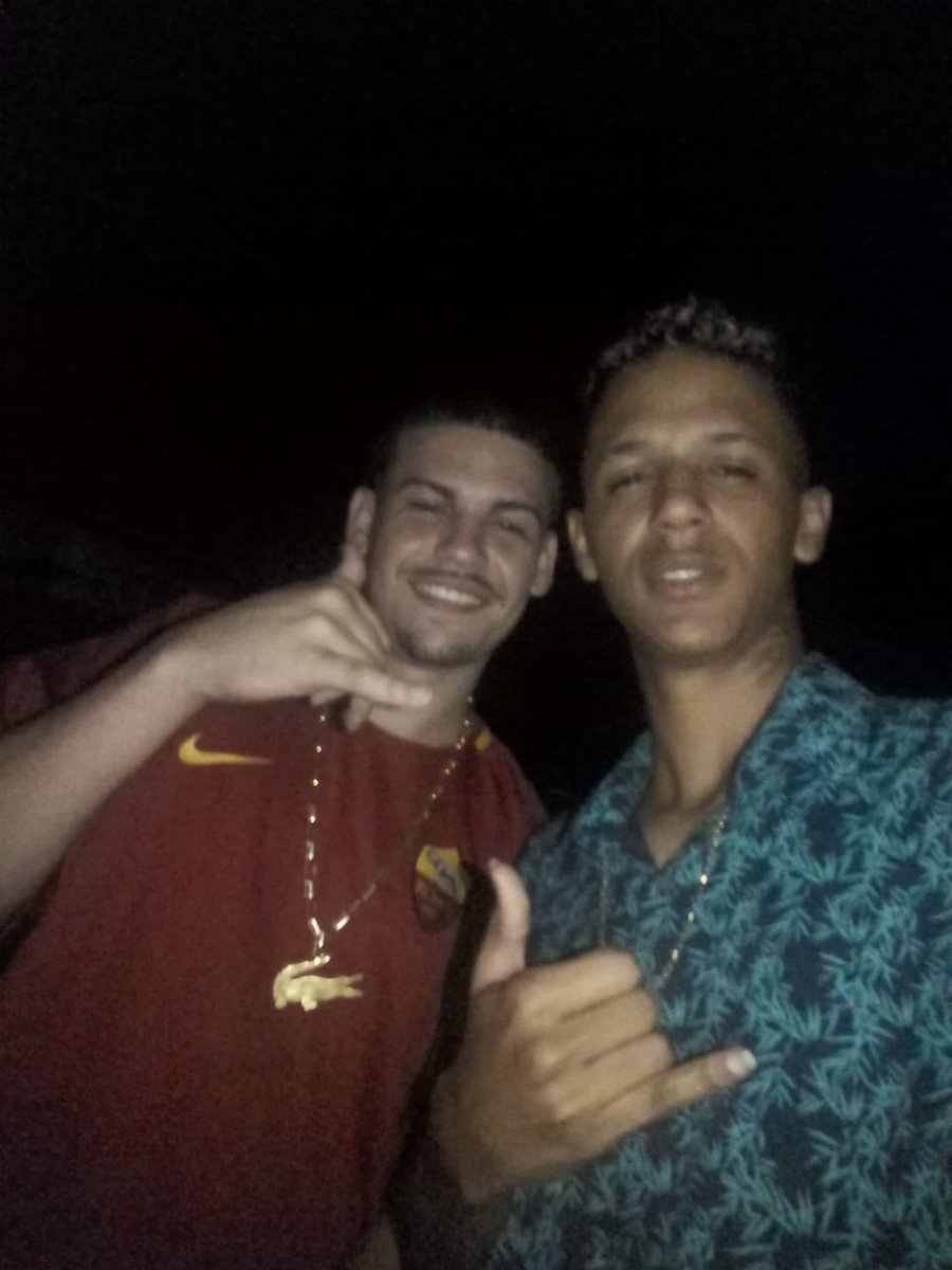 vascoo_da's tweet photo. Dj nikão botando aqueles pique na comunidade 💪😎 https://t.co/laIwLoZ7hu
