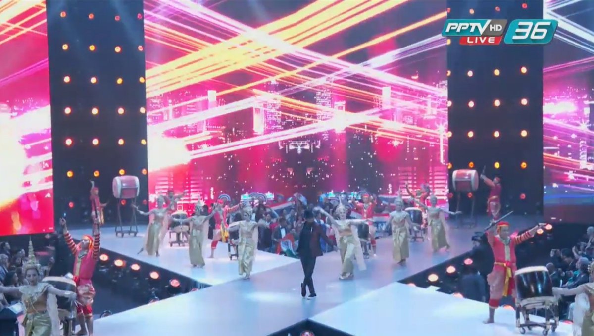 MthitimaR's tweet photo. ขนลุก��กก #MissUniverse2018 #MissUniverse https://t.co/q9pH3A2ZV3