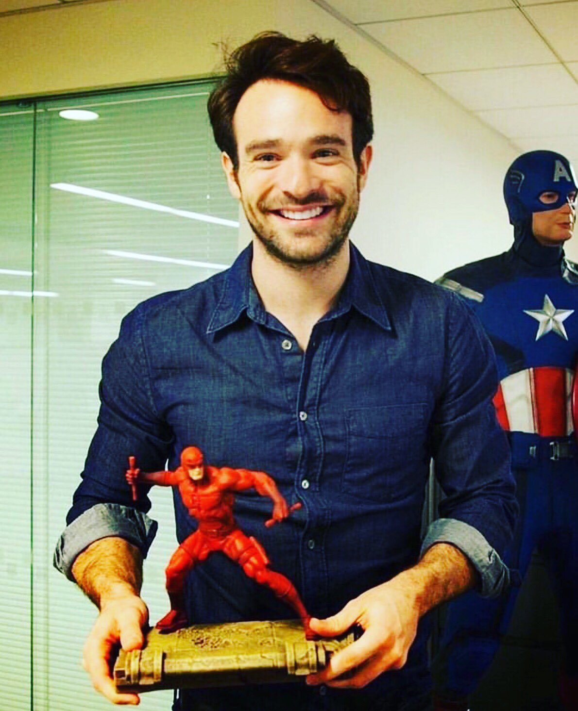 Happy birthday Charlie Cox  15/12/18 I wish u the happiest birthday                    