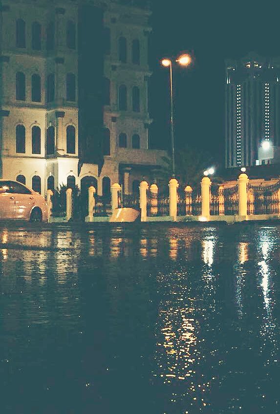 #ايش_حلمك

على بساط الليل نسّري بٓ الأحلام
ونسامر نجوُم السماء بٓ الأماني🕊✨
.
.
.