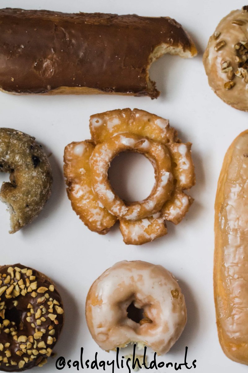 SalsDaylight's tweet image. The winner is Linda White! Stop by tomorrow and pick up your FREE DOZEN DONUTS!

At our ONLY location: 812 SE Frank Phillips Blvd

#AlwaysBetterAtSALS
#FreeDozenDonutsss
#TuneInNextWeek
#CityOfBartlesvilleOK