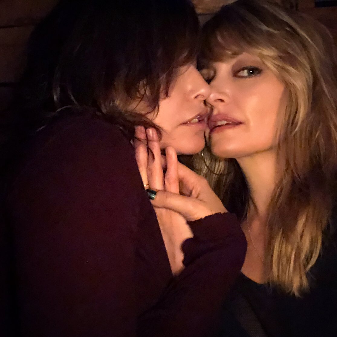 madchenamick's tweet photo. FP who? #aboutlastnight #caught @RealGinaGershon #gladysandalice #galice has risen 🐍🐍💋💋 Seriously tho, luv it when I find a sexy kindred spirit. I welcomed our #Gladys To #Riverdale with a quick make-out session. I found it fitting. 👉🏼 https://t.co/iLhsVnvjxH https://t.co/txnFdWOsTt
