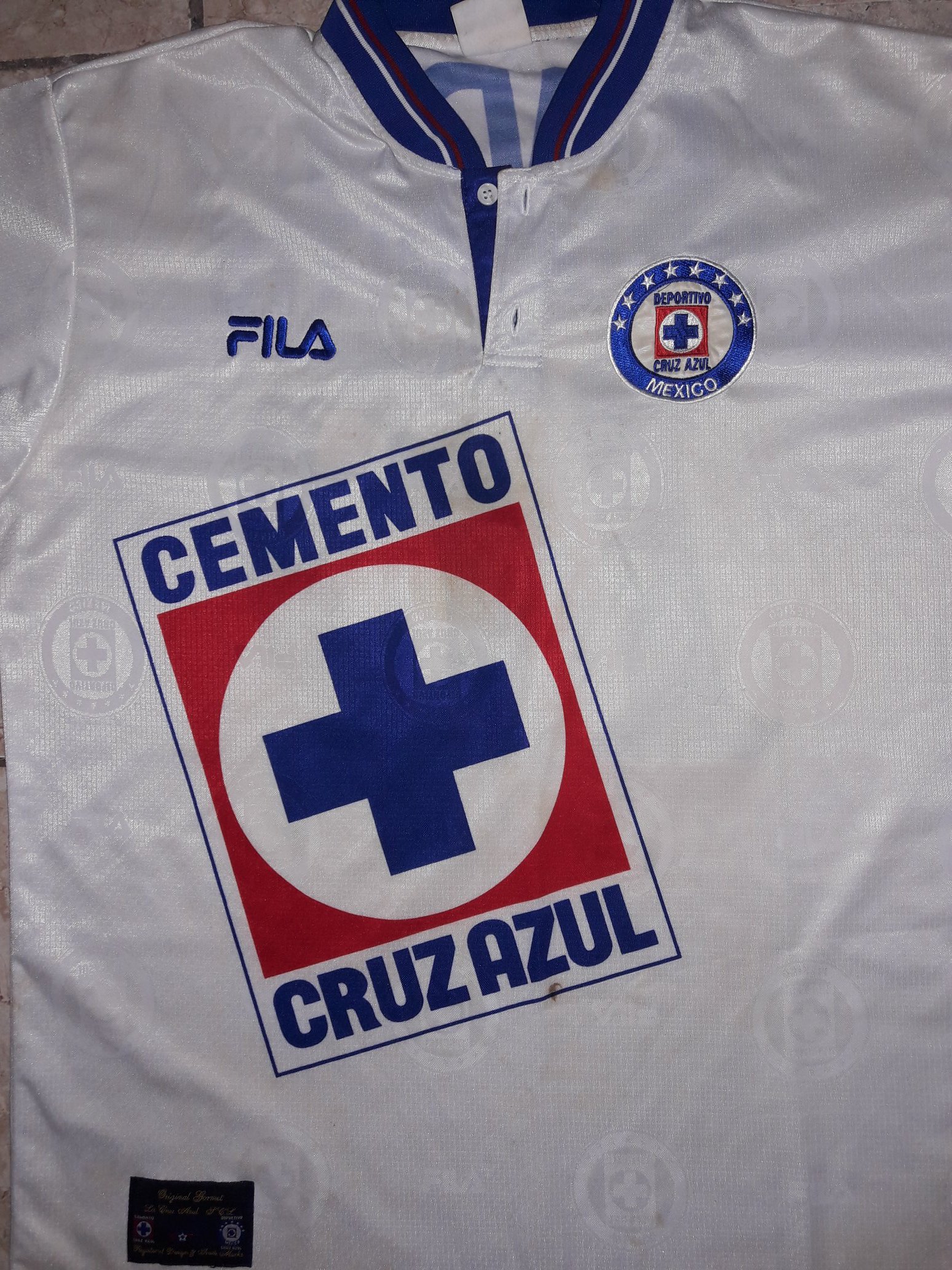 Raul Orozco on X Tengo la playera del campeonato de Cruz Azul de 1997 firmada por Adomaitis ojala y la nueva que la firmo Caute sea de este campenato. LlegoLaMaquina https t 8BkJbt9Iy3