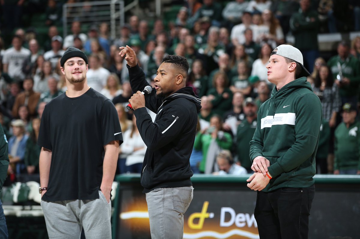MSU_Football's tweet photo. MSU's captains (Joe Bachie, Brian Lewerke, Khari Willis) and first-team All-Big Ten players (Bachie, Matt Coghlin, Kenny Willekes and Raequan Williams) were recognized during halftime of tonight's @MSU_Basketball game. Thank you Spartan fans for your support! #GoGreen https://t.co/ZCmbcLjuoQ