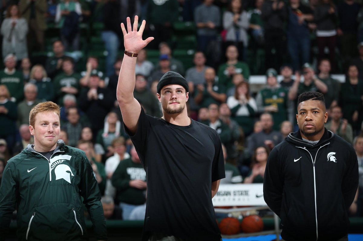 MSU_Football's tweet photo. MSU's captains (Joe Bachie, Brian Lewerke, Khari Willis) and first-team All-Big Ten players (Bachie, Matt Coghlin, Kenny Willekes and Raequan Williams) were recognized during halftime of tonight's @MSU_Basketball game. Thank you Spartan fans for your support! #GoGreen https://t.co/ZCmbcLjuoQ
